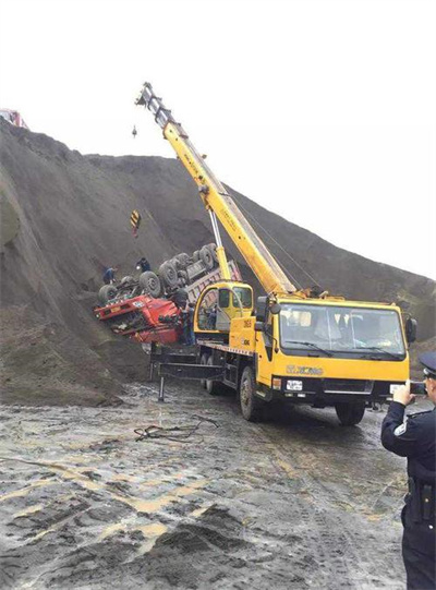 封丘上犹道路救援